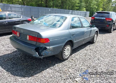 2000 Toyota Camry Le from USA, damaged, VIN JT2BG22K3Y0477069